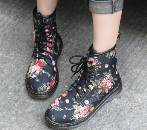 New western cowboy style Europe and America handsome retro small floral flat with boots high help Martin boots