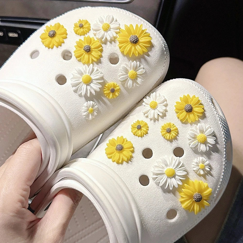 18Pcs Fashion Shoe Charms for Sandals Clogs DIY Accessories Set Summer Cute Daisy Colorful Flowers Shoes Decoration for Women